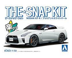 1/32 Nissan GT-R (Brilliant White) Snap Kit