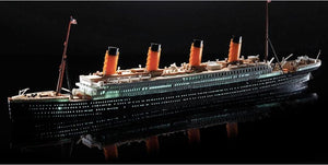 1/700 RMS Titanic w LED